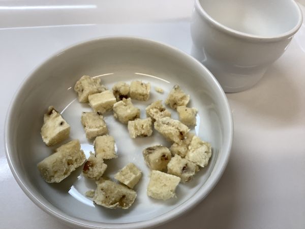 《離乳食後期》おやつは、おからスコーンです。