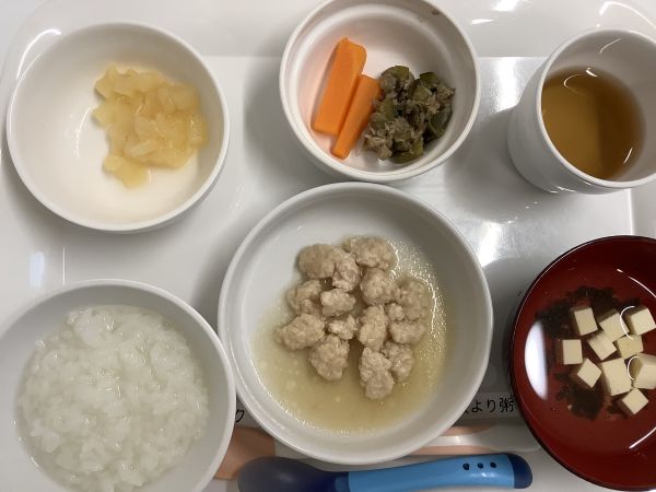 《離乳食後期》鶏肉団子煮です。