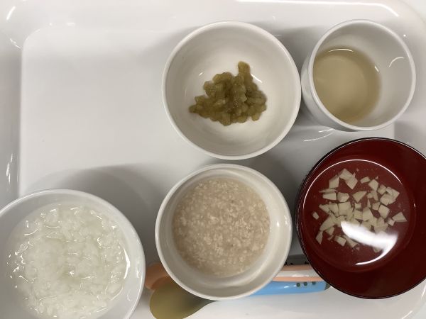 《離乳食中期》鶏ひき肉のだし煮です。