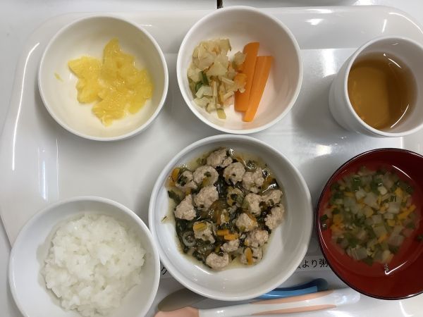 《離乳食後期》豚肉と野菜のだし煮です。