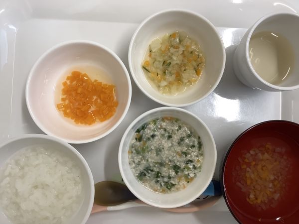 《離乳食中期》豚ひき肉と野菜煮です。