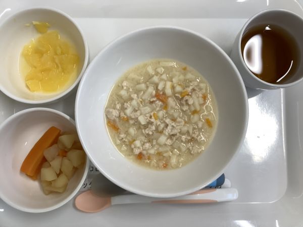 《離乳食後期》昼食は、豆乳みそうどんです。