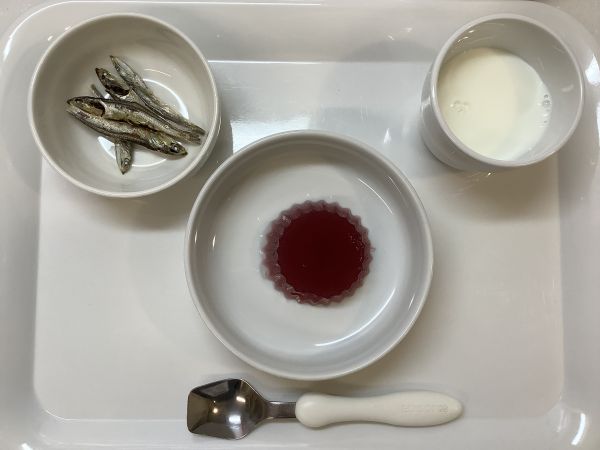 《常食》おやつは、ぶどうゼリーです。