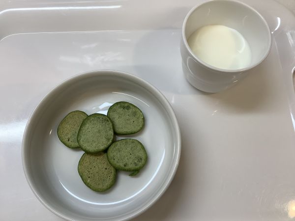 《常食》おやつは、ポパイパンケーキです。