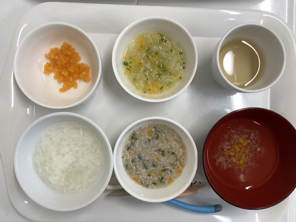 《離乳食中期》鶏ひき肉と野菜煮です。