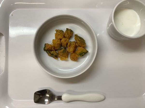 《常食》《離乳食完了期》おやつは、かぼちゃのあべかわです。