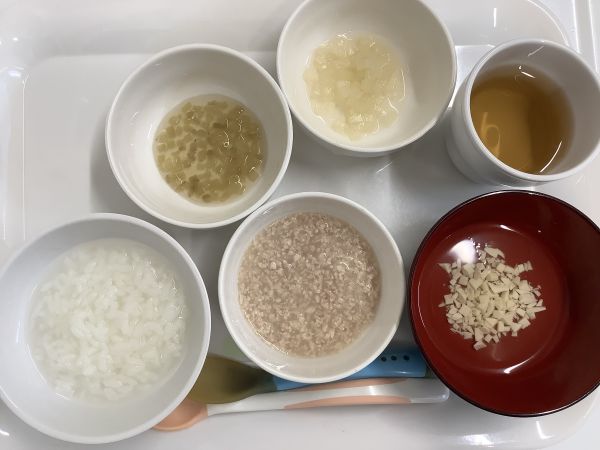 《離乳食中期》鶏ひき肉のだし煮です。