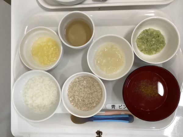 《離乳食中期》鶏ひき肉と玉ねぎ煮です。