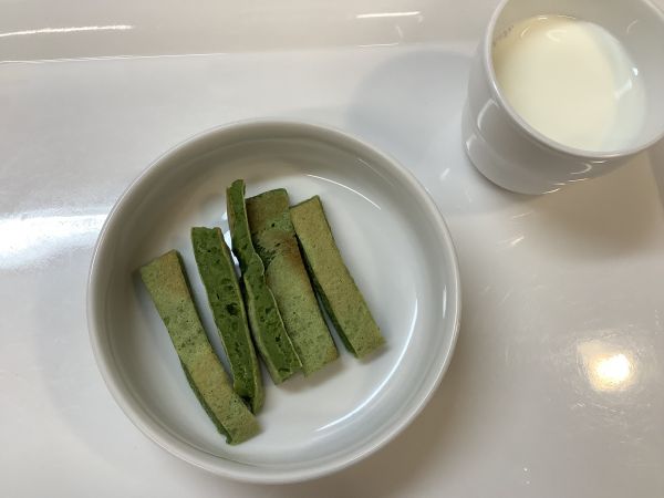 《離乳食完了期》おやつは、ポパイパンケーキです。