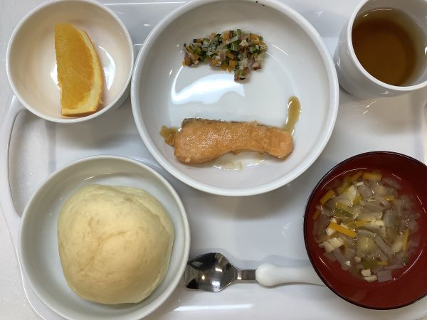 《常食》鮭のマリネ風です。