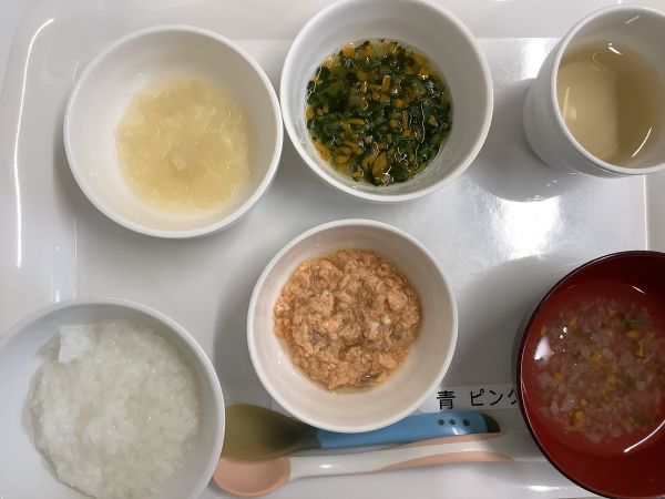 《離乳食中期》鮭のだし煮です。