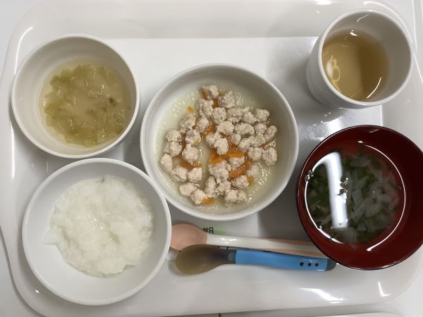 《離乳食中期》豚ひき肉とにんじん煮です。