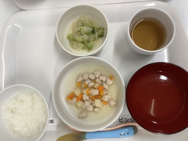 鶏ひき肉とじゃがいも煮です《中期》