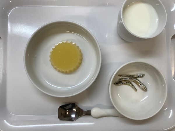 《常食》おやつは、オレンジゼリーです。