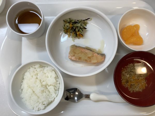 《常食》大根と鮭のみそ煮です。