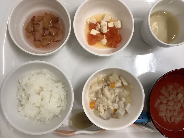 《離乳食中期》かれいと里芋煮です。