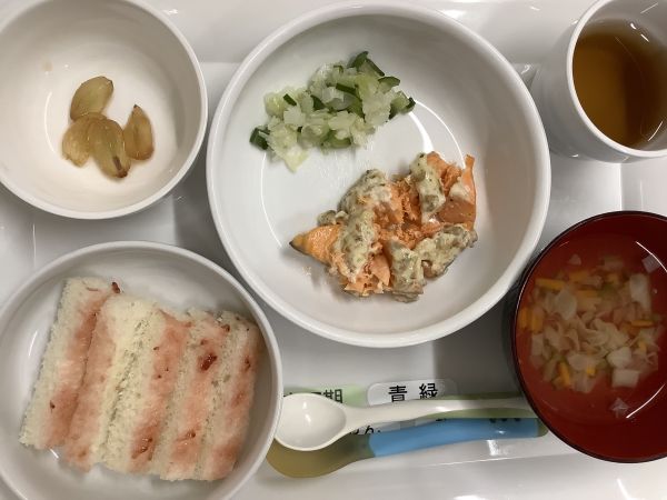 《離乳食完了期》鮭のマッシュルームソースです。