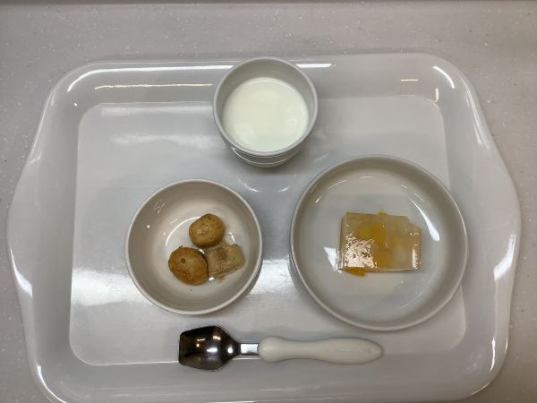 もものゼリーと麩ラスクです《常食》