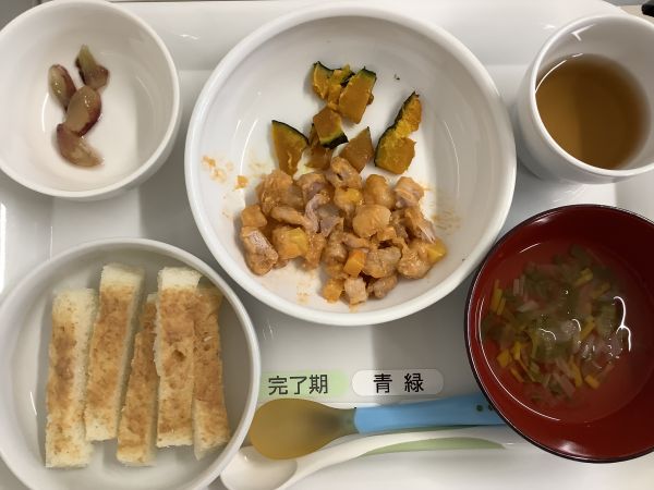 《離乳食完了期》鶏肉のオーロラソース和えです。
