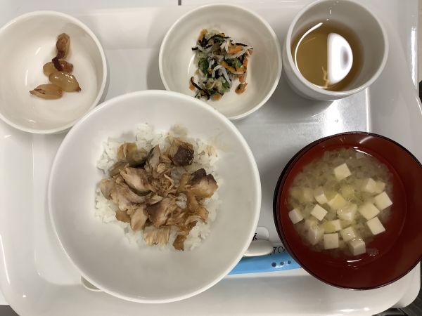 《離乳食完了期》さばの蒲焼ごはんです。