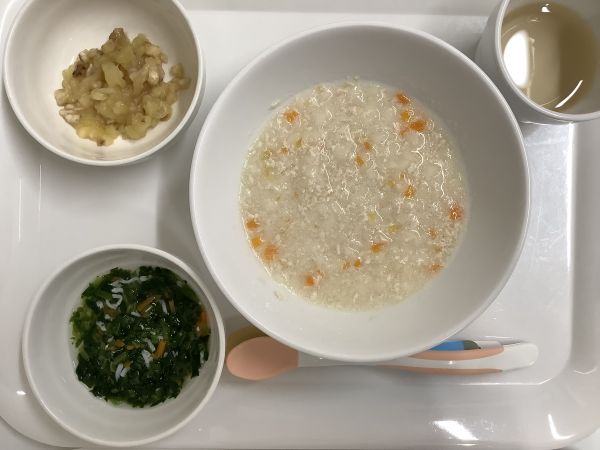 《離乳食中期》鶏ひき肉と大根うどんです。