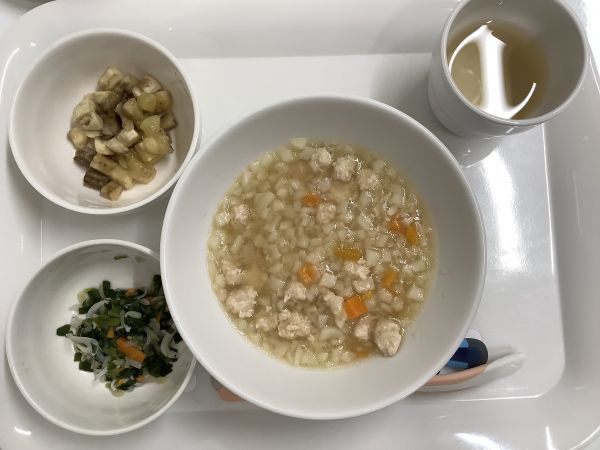 《離乳食後期》鶏肉と大根おろしうどんです。