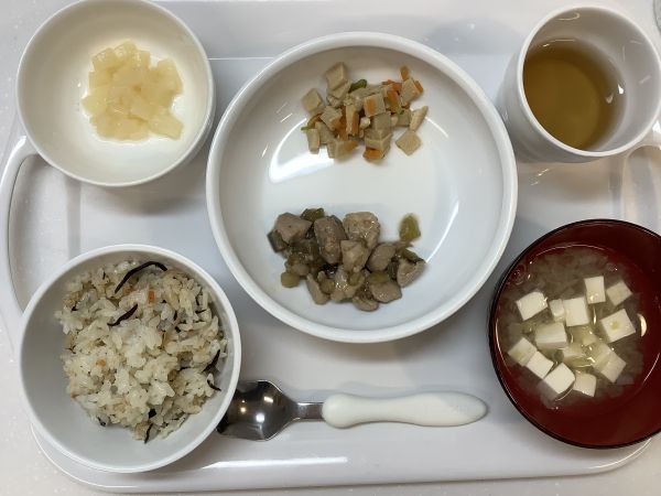 《常食》《離乳食完了期》鶏肉となすの甘酢ごまだれです。