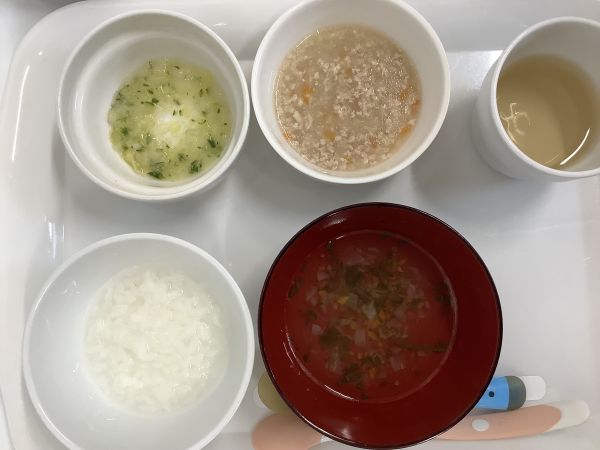 《離乳食中期》鶏ひき肉とにんじん煮です。