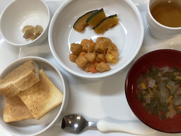 《常食》鶏肉のオーロラソース和えです。