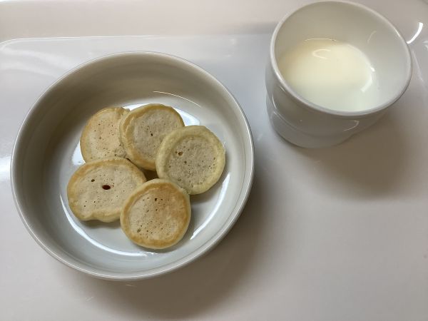 《常食》おやつは、ヨーグルトパンケーキです。