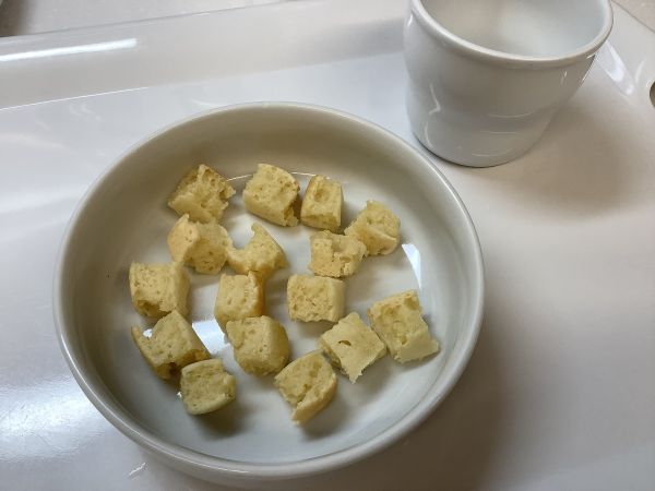 《離乳食後期》おやつは、ヨーグルトパンケーキです。