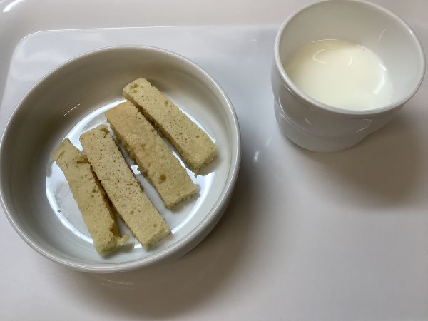 《離乳食完了期》おやつは、ヨーグルトパンケーキです。