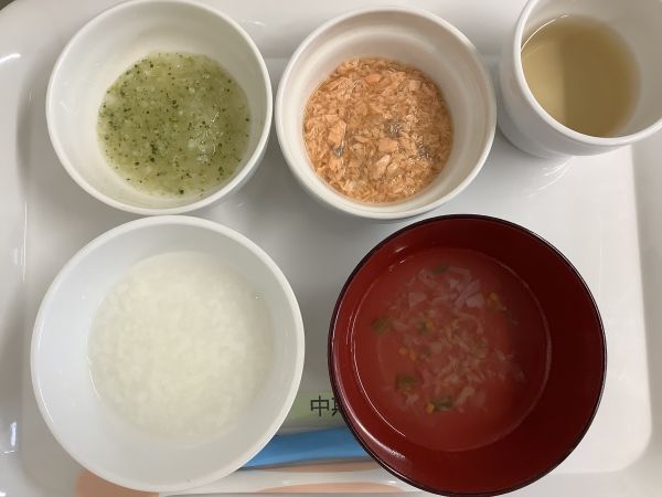 《離乳食中期》鮭のだし煮です。