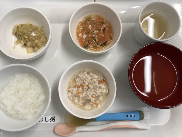《離乳食中期》鶏ひき肉と大根煮です。