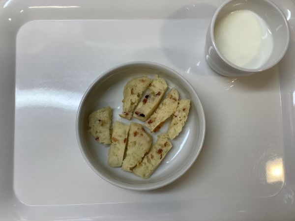 《離乳食完了期》おやつは、オニオンチーズマフィンです。