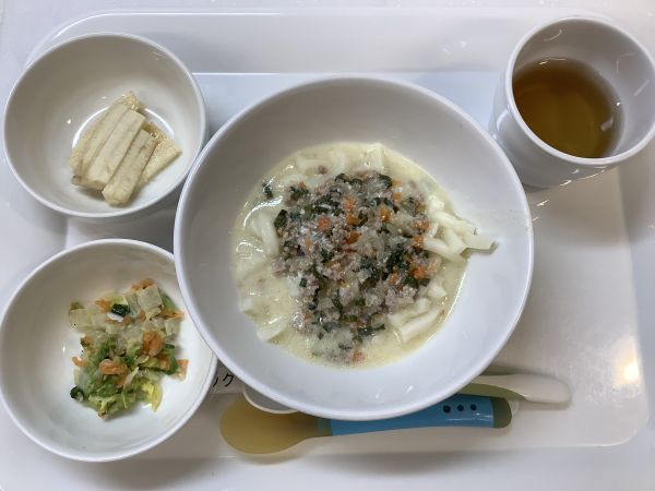 《離乳食完了期》昼食は、豆乳坦々うどんです。