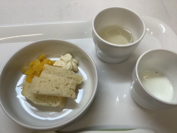 《離乳食完了期》おやつは、誕生日ケーキです。