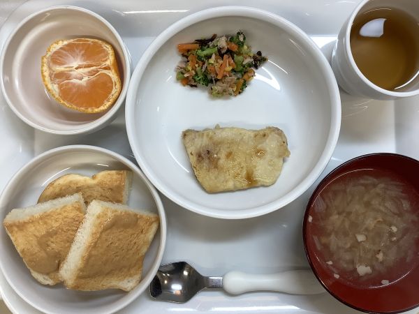 《常食》かじきのりんごソテーです。