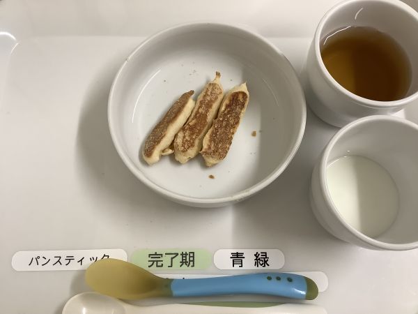《離乳食完了期》おやつは、きなこ焼きドーナツです。