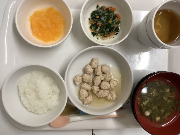 《離乳食後期》鶏団子のみそ煮です。