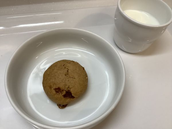 《常食》おやつは、黒糖ときなこのスコーンです。