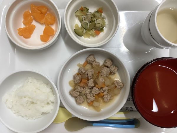 《離乳食後期》豚団子のケチャップ煮です。