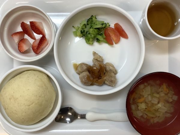 《常食》鶏肉のオニオンソースです。