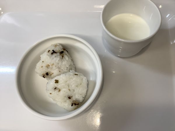 ごまこんぶおにぎりです《常食》