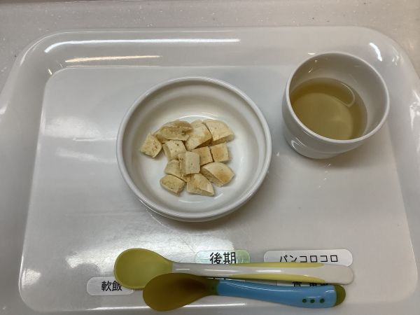 《離乳食後期》おやつは、きな粉パンケーキです。