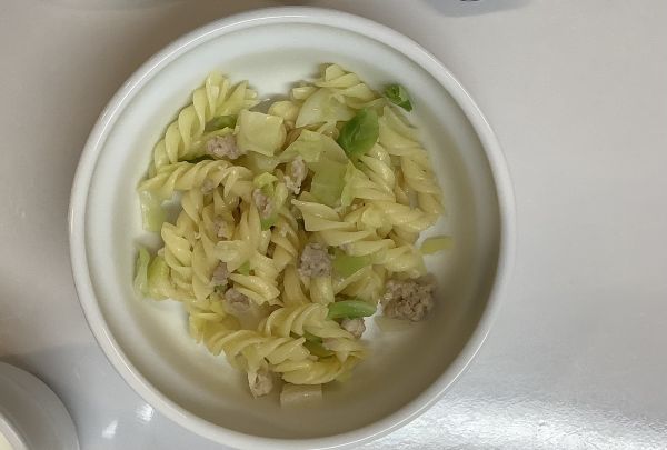 《離乳食後期》おやつは、キャベツパスタです。