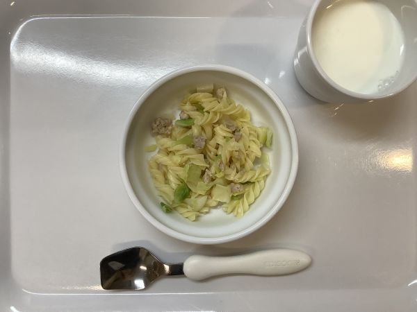 《常食》おやつは、キャベツパスタです。