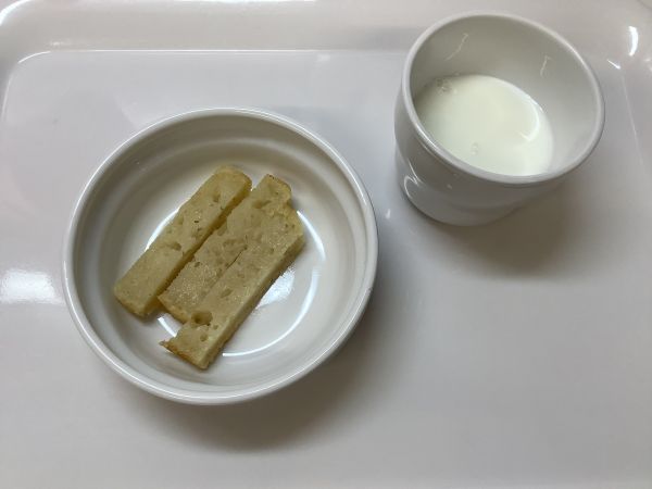 《離乳食完了期》おやつは、スイートポテトケーキです。