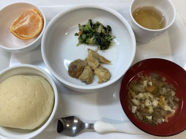 《常食》昼食は、タンドリーチキンです。