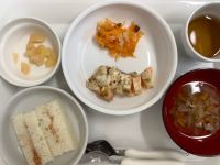 《離乳食完了期》昼食は、鮭のマッシュルームソースです。